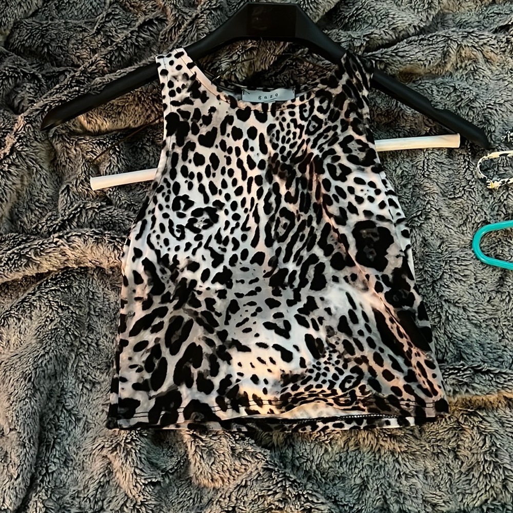 leopard print crop top